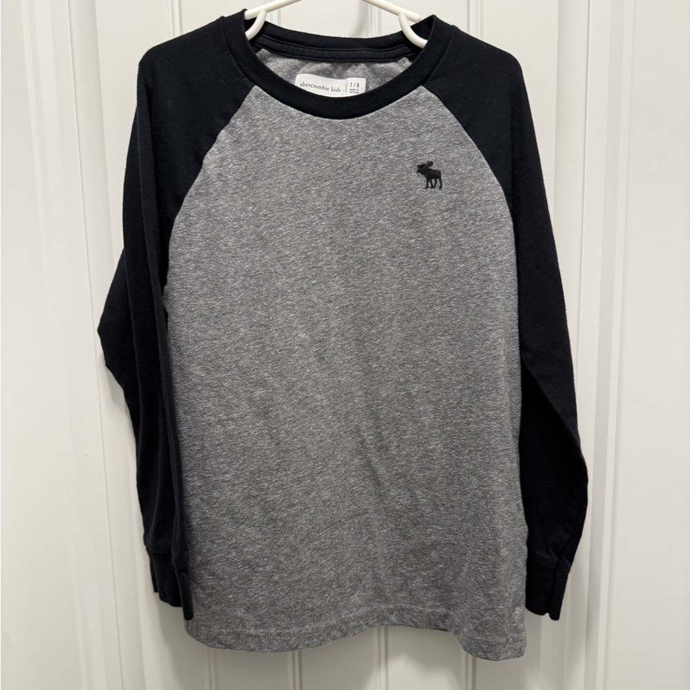 Abercrombie & Fitch Black and Gray Raglan Tee